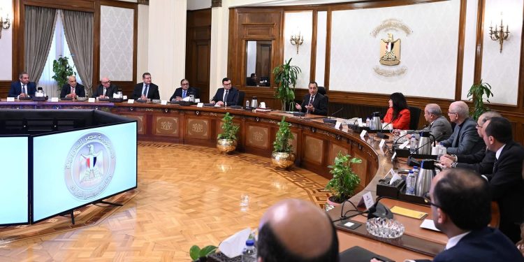 مدبولي: نعمل مع الوزارات المعنية على تسهيل إجراءات التسجيل العقاري للوحدات السكنية سواء للمصريين أو الأجانب