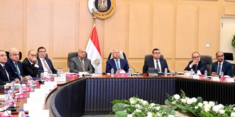 وزير الصناعة والنقل يترأس الاجتماع الثاني والعشرين  للمجموعة الوزارية للتنمية الصناعية