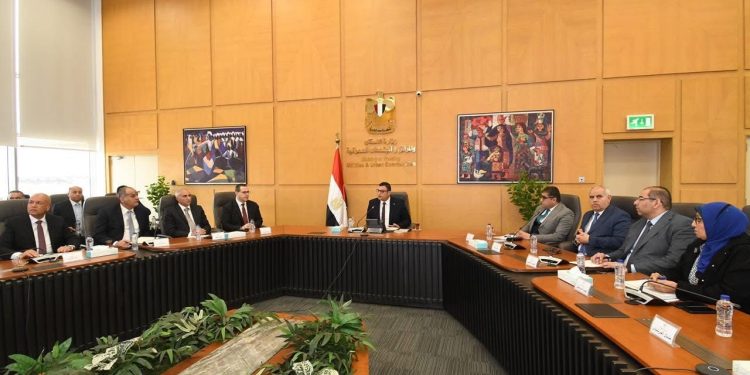 وزير الإسكان يعقد اجتماعًا للجنة التنسيقية العليا