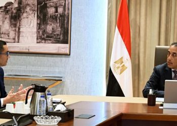رئيس الوزراء يتابع مع وزير الاستثمار تنفيذ التكليفات الرئاسية لتحسين مناخ الاستثمار