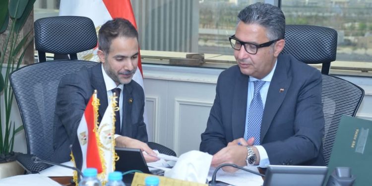 وزير التموين والتجارة الداخلية يلتقي بعدد من السادة أعضاء مجلسي النواب والشيوخ