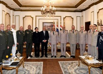 وزير الدفاع والإنتاج الحربى يلتقى وزير الدفاع القبرصى