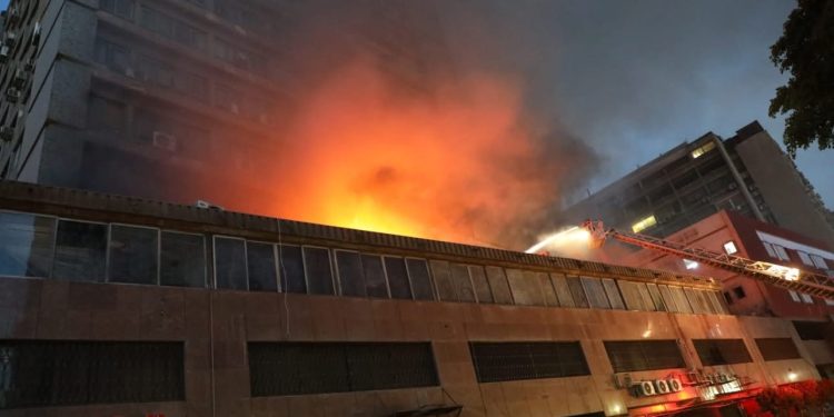 محافظ القاهرة: إخماد حريق بالأزبكية دون إصابات أووفيات