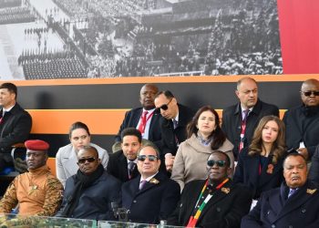 السيسي يشارك في مأدبة غداء أقامها بوتين على شرف القادة والرؤساء المشاركين في “احتفال النصر”