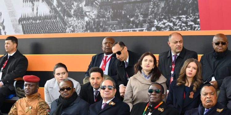 السيسي يشارك في مأدبة غداء أقامها بوتين على شرف القادة والرؤساء المشاركين في “احتفال النصر”