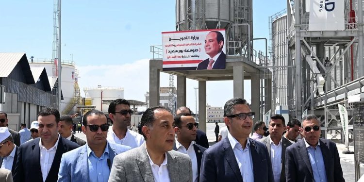 رئيس الوزراء يشهد افتتاح محطة الصب الجاف “أقماح” بميناء غرب بورسعيد