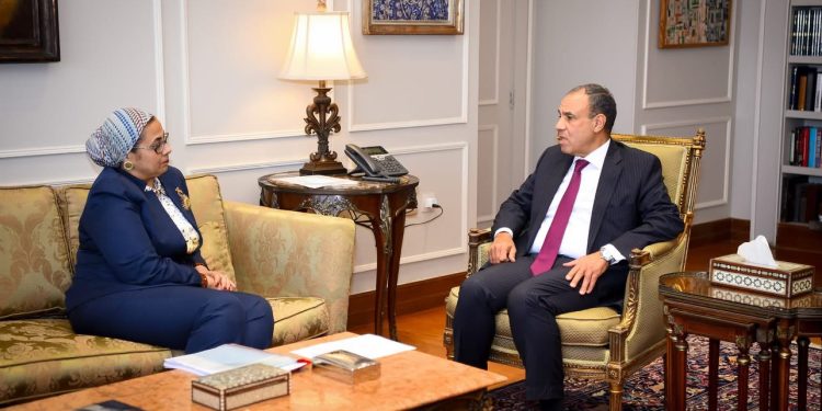 وزير الخارجية والهجرة يستقبل رئيسة المجلس القومى للمرأة