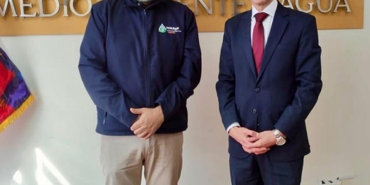 السفير المصري لدى بوليفيا يلتقي وزير البيئة البوليفي