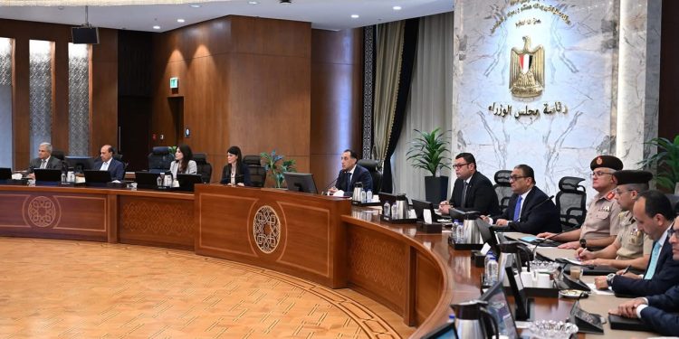 رئيس الوزراء يتابع الموقف التنفيذي للمرحلة الأولى من المبادرة الرئاسية “حياة كريمة”