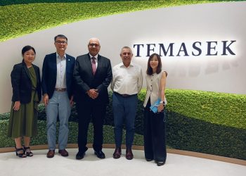 السفير المصري في سنغافورة يجتمع بمسؤولي صندوق سنغافورة السيادي