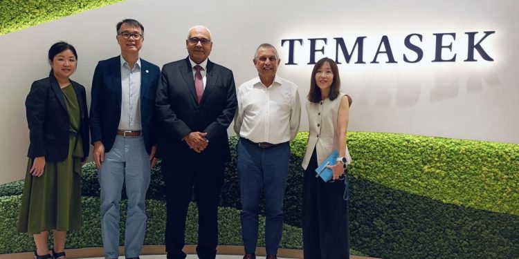 السفير المصري في سنغافورة يجتمع بمسؤولي صندوق سنغافورة السيادي