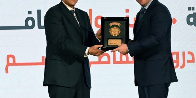 مدبولي يكرم وزير المالية في احتفالية اليوم بمناسبة مرور ١٠ سنوات علي انطلاق “تكافل وكرامة”