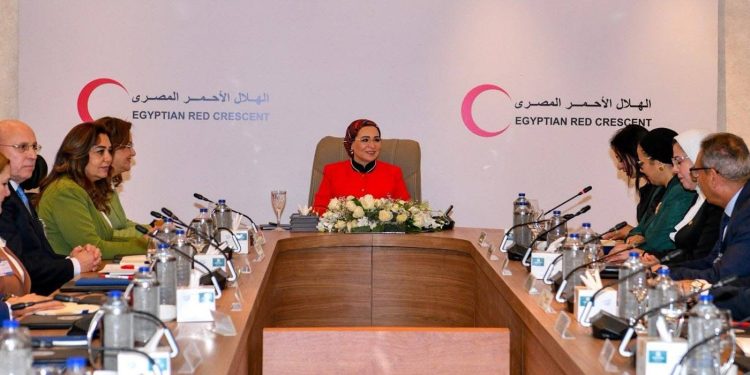 السيدة انتصار السيسي: الهلال الأحمر المصري يجسد أسمى معاني الإنسانية والعمل التطوعي