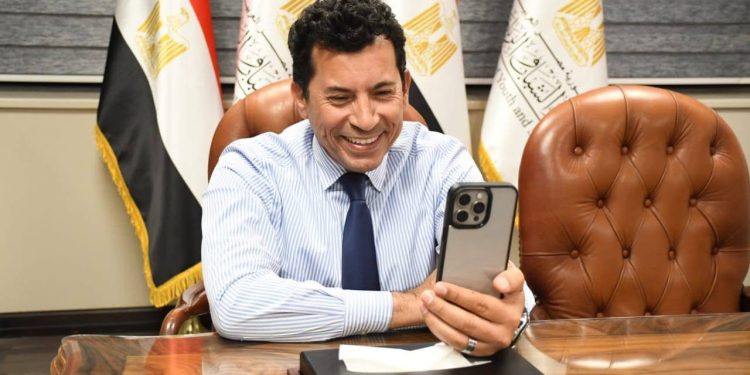 وزير الرياضة يهنيء منتخب الشباب تحت ٢٠ سنة لكرة القدم بعد الفوز علي غانا والتأهل للمونديال