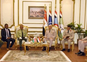 وزير الدفاع والإنتاج الحربى يلتقى وزير الدفاع بدولة مدغشقر