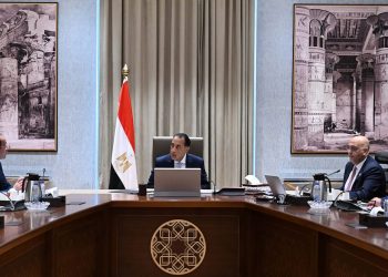 رئيس الوزراء يستعرض جهود تعزيز استدامة جهاز تنمية المشروعات المتوسطة والصغيرة