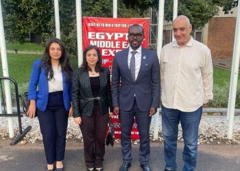 سفيرة مصر في رواندا تستقبل وزير التجارة والصناعة الرواندي عند تفقده معرض مصر والشرق الأوسط