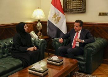 وزير الصحة يبحث مع المدير التنفيذي للمنشآت الصحية بالإمارات تطوير الخدمات الطبية بمستشفيي الشيخ زايد التخصيي وآل نهيان