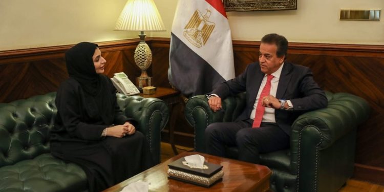 وزير الصحة يبحث مع المدير التنفيذي للمنشآت الصحية بالإمارات تطوير الخدمات الطبية بمستشفيي الشيخ زايد التخصيي وآل نهيان