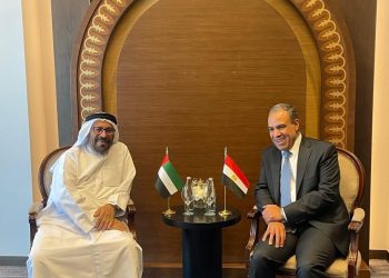 وزير الخارجية يعقد لقاءً مع وزير الدولة الإماراتي