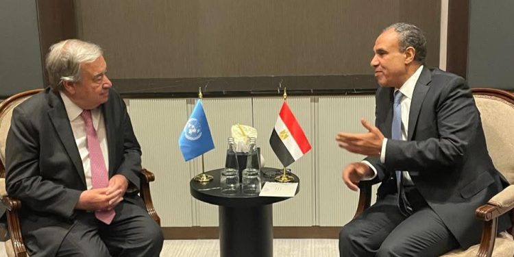 وزير الخارجية والهجرة يلتقي بالسكرتير العام للأمم المتحدة