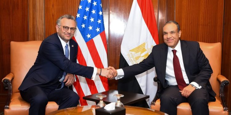 وزير الخارجية والهجرة يستقبل كبير مستشاري الرئيس الأمريكي للشئون العربية والشرق الأوسط والمستشار رفيع المستوي للشئون الأفريقية