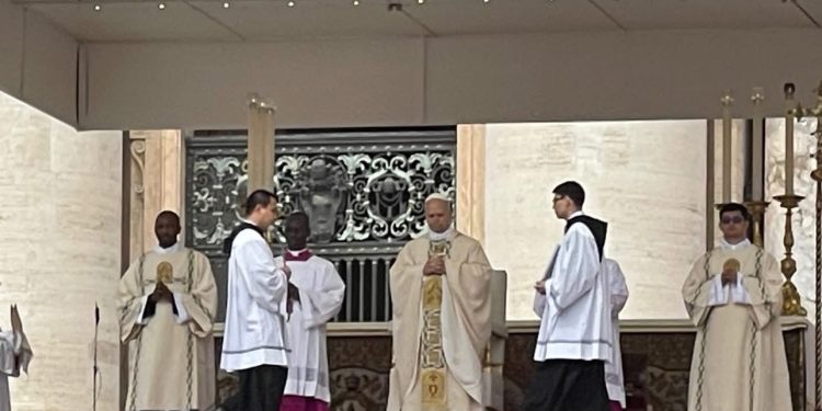 وزير الثقافة يشارك في مراسم تنصيب البابا ليو الرابع عشر وسط حضور دولي رفيع المستوى