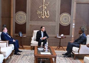 رئيس الوزراء يستقبل نائب المدير العام لصندوق النقد الدولي والوفد المرافق له