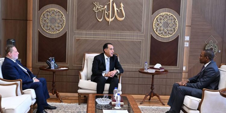 رئيس الوزراء يستقبل نائب المدير العام لصندوق النقد الدولي والوفد المرافق له