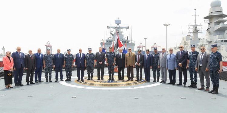 القوات البحرية تستقبل وفداً من أعضاء المحكمة الدستورية العليا