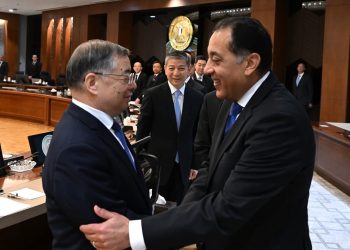 رئيس الوزراء يستقبل عضو المكتب السياسي أمين الأمانة العامة للجنة المركزية للحزب الشيوعي الصيني والوفد المرافق