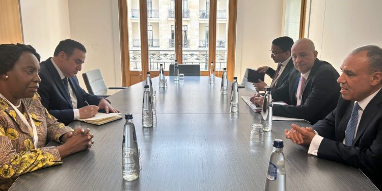 وزير الخارجية والهجرة يلتقى مع الأمين العام لتجمع الكوميسا