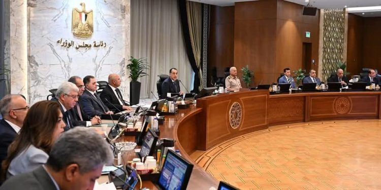 وزير الاستثمار يستعرض البرنامج الجديد لرد الأعباء التصديرية