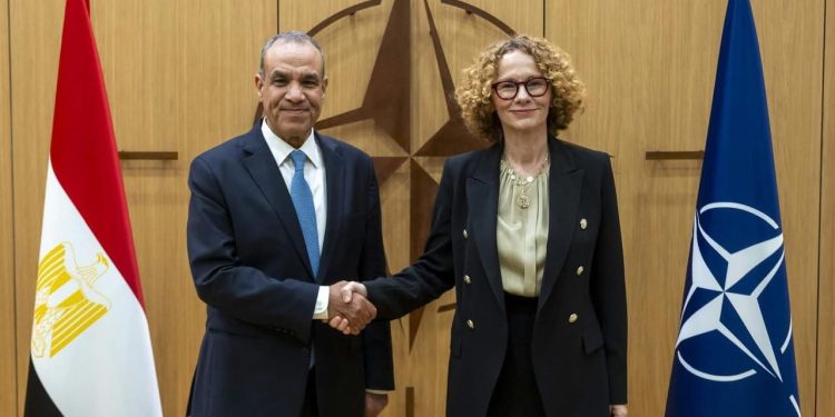 وزير الخارجية والهجرة يجتمع مع مجلس حلف الشمال الأطلسى “الناتو”