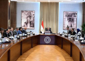 رئيس الوزراء يستعرض تحديات قطاع صناعة الحديد والصلب وآليات وخطوات النهوض به