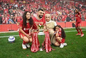 محمد صلاح يفوز بجائزة الحذاء الذهبي كأفضل هداف في الدوري الإنجليزي