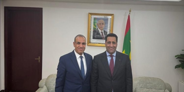 لقاء بين وزير الخارجية والهجرة والوزير الأول الموريتاني في نواكشوط