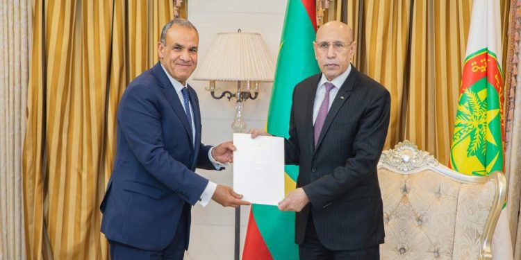 وزير الخارجية والهجرة يسلم رسالة خطية إلى الرئيس الموريتاني