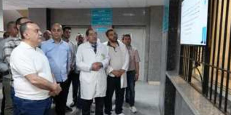 “محافظ أسيوط” يتفقد وحدة قسطرة القلب الجديدة بالمبرة… نقلة نوعية لخدمات التأمين الصحي