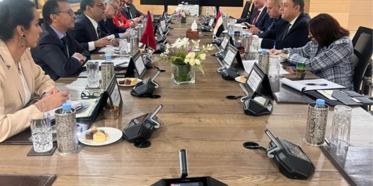 مصر والمغرب: تعزيز العلاقات “الاستراتيجية” وتنسيق المواقف إزاء القضايا الإقليمية والدولية