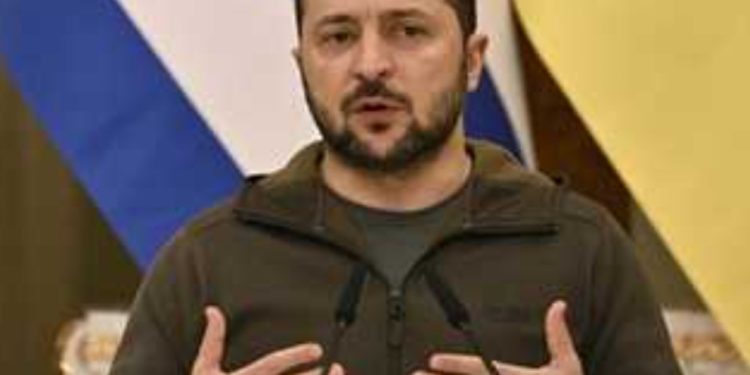 “زيلينسكي” يرفض هدنة بوتين: “مسرحية” قصيرة الأجل