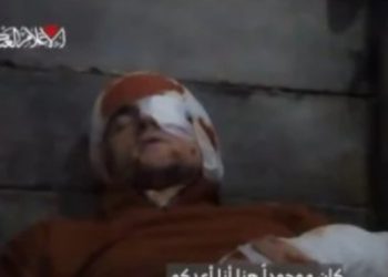 “القسام” تنشر تسجيلاً مصوراً لأسير إسرائيلي مصاب: تعرضنا للقصف مرتين بعد انتهاك الهدنة والوقت ينفد
