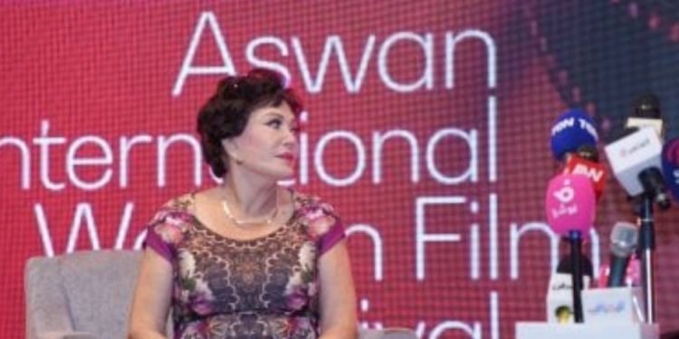 “لبلبة” تكشف عن رفضها “النعامة والطاووس” بسبب جرأته… وتستعين بطبيبة نفسية للتحضير