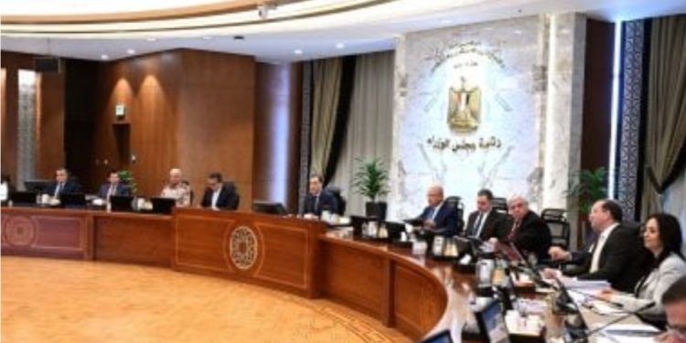 “مجلس الوزراء” يقر 10 قرارات حاسمة… تشمل التأمين الصحي الشامل وتنمية الصناعة والعفو الرئاسي