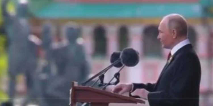 “بوتين” يستقبل “السيسي” وقادة العالم في الساحة الحمراء… احتفالًا بعيد النصر