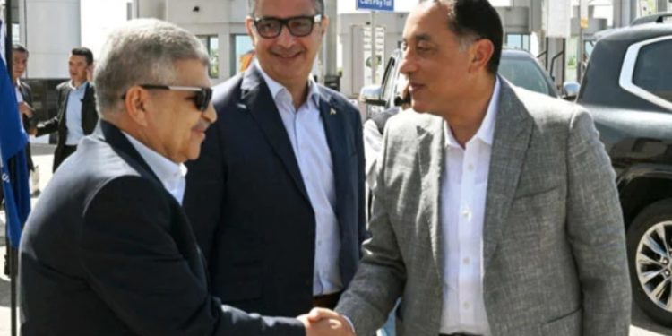 “رئيس الوزراء” يتفقد ويفتتح مشروعات استراتيجية بالمنطقة الاقتصادية “لقناة السويس”