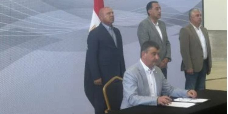 خطوة جديدة نحو تطوير النقل العام بالإسكندرية:  رئيس الوزراء يوقع عقد توريد قطارات المترو