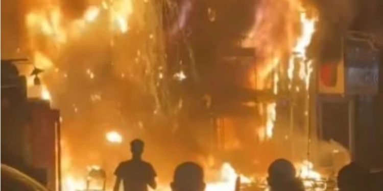 “وفاة عامل”… وإخماد حريق بمطعم في مصر الجديدة امتد لواجهة عقار