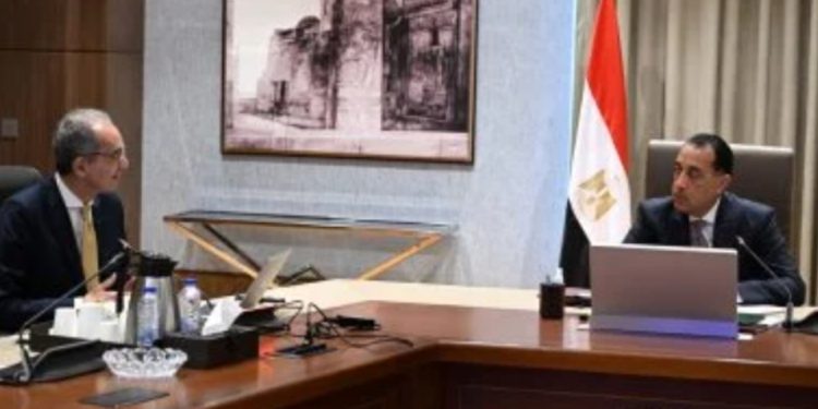 مدبولي ووزير الاتصالات… يتابعان الاستعداد لتطبيق قانون “الرقم القومي العقاري” وتوسيع التحول الرقمي