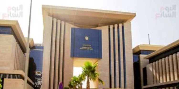 “مصر” تحذر مواطنيها في “ليبيا”… وتدعو الأطراف إلى التهدئة